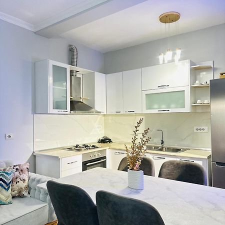 Bllok: Central Cozy Stay, 24/7 Self Check-In 티라나 외부 사진