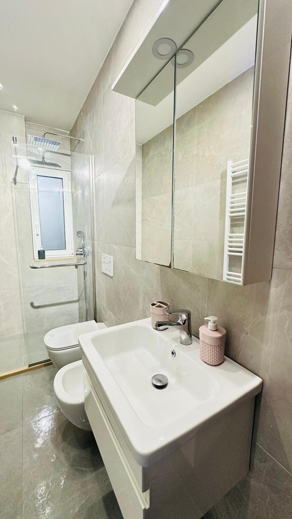 Bllok: Central Cozy Stay, 24/7 Self Check-In 티라나 외부 사진