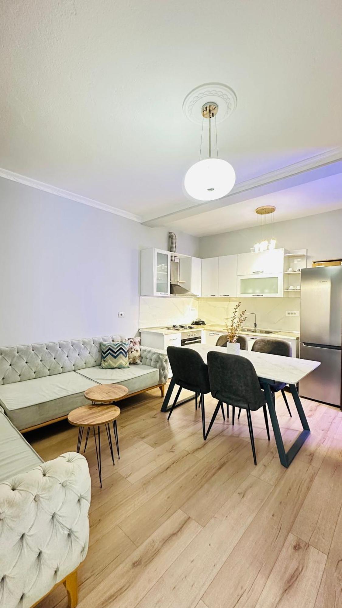 Bllok: Central Cozy Stay, 24/7 Self Check-In 티라나 외부 사진