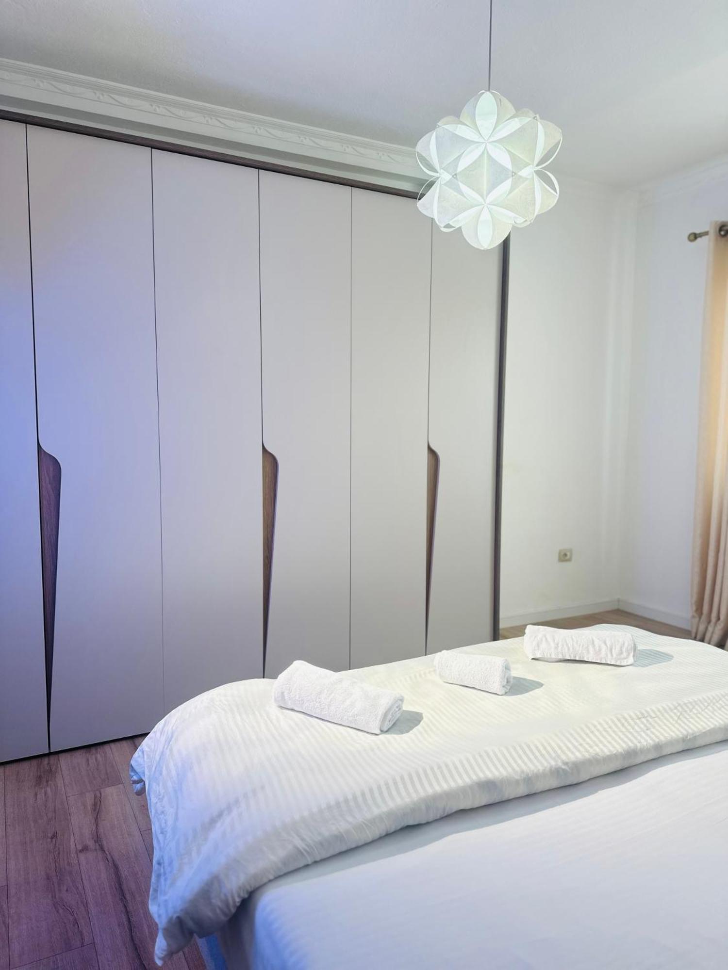 Bllok: Central Cozy Stay, 24/7 Self Check-In 티라나 외부 사진