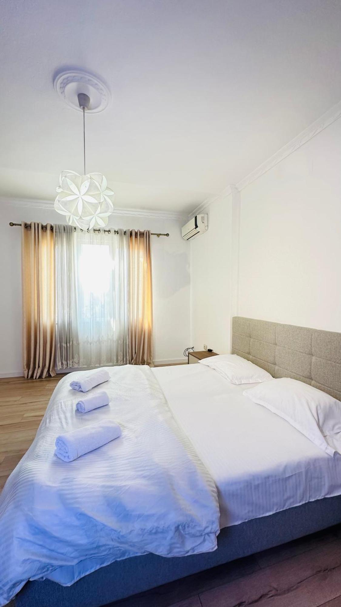 Bllok: Central Cozy Stay, 24/7 Self Check-In 티라나 외부 사진